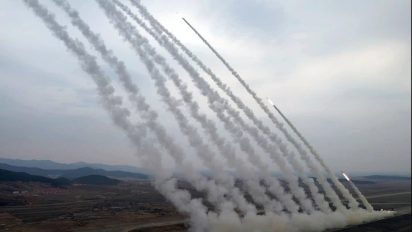 [Video] Triều Tiên diễn tập pháo phản lực chiến lược 