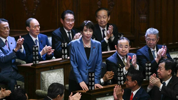 [Video] Thủ tướng Nhật Bản Takaichi gây tranh cãi vì tặng quà cho hơn 300 nghị sĩ