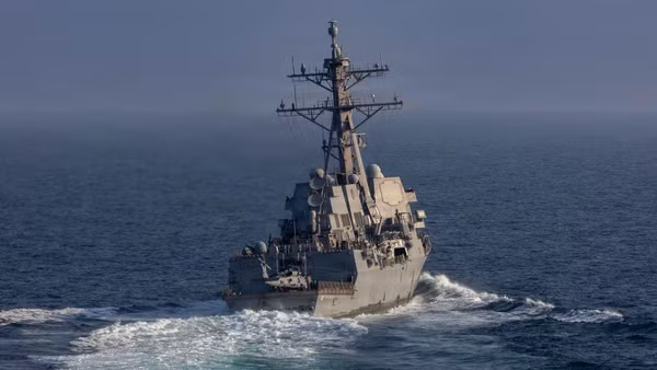 [Video] Iran phóng tên lửa vào tàu chiến, Mỹ bác cáo buộc bị tấn công