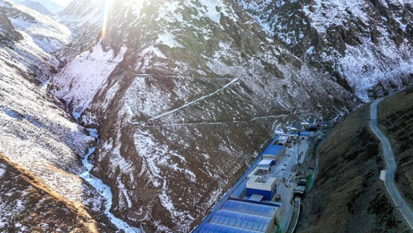 [Video] Bên trong đường hầm cao tốc dài nhất thế giới Tianshan Shengli