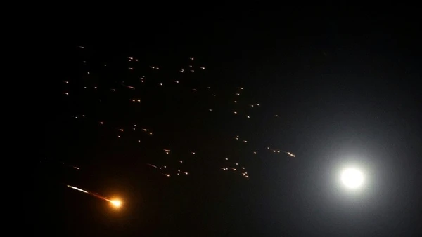 [Video] Thủ đô Israel rung chuyển trong loạt tên lửa mới từ Iran