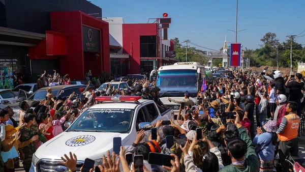 [Video] Thái Lan trao trả tất cả binh sĩ Campuchia bị bắt giữ