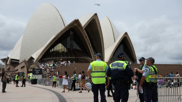 [Video] Thế giới đón năm mới 2026: An ninh thắt chặt, lễ hội bị hủy bỏ