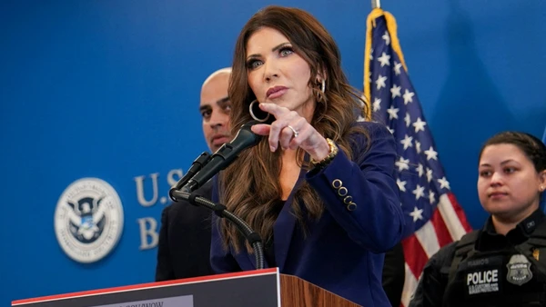 [Video] Quan chức Mỹ đặt nghi vấn về “nhà nước ngầm” và gián điệp nội bộ