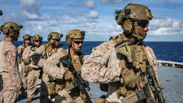 [Video] Thủy quân lục chiến Mỹ công bố hình ảnh tấn công “tàu ma túy” tại Caribe 