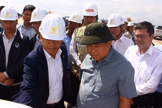 Phó Thủ tướng Chính phủ Nguyễn Chí Dũng cùng đoàn công tác kiểm tra tiến độ Dự án Cảng hàng không Quảng Trị.