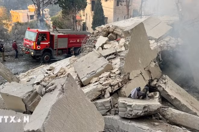 Ngôi nhà bị phá hủy sau cuộc không kích của Israel xuống Jbaa, miền Nam Liban ngày 4/12/2025. (Ảnh: THX/TTXVN)