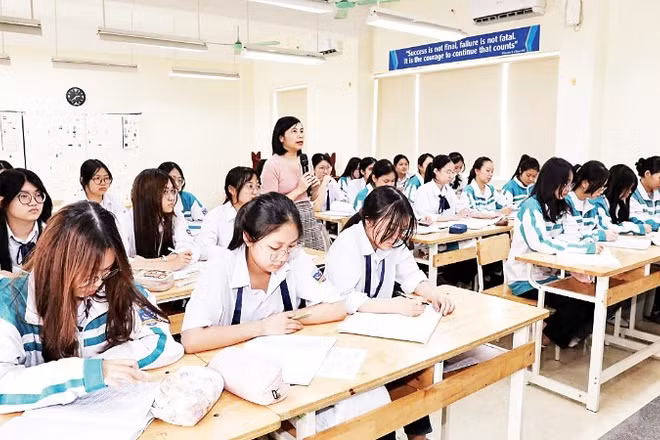 Giờ ôn tập của học sinh Trường THPT chuyên Lương Văn Tụy (tỉnh Ninh Bình).