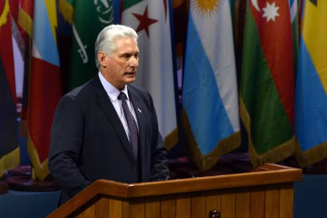 Chủ tịch Cuba Miguel Diaz-Canel phát biểu tại một hội nghị ở Havana. (Ảnh: THX/TTXVN)