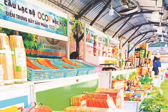 Xã Hóc Môn, Thành phố Hồ Chí Minh thành lập Câu lạc bộ OCOP và bố trí mặt bằng để giúp các chủ thể tham gia chương trình OCOP trưng bày, giới thiệu sản phẩm.