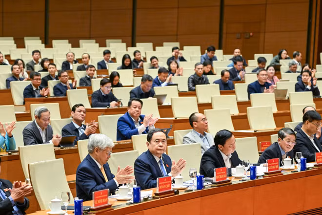 Chủ tịch Quốc hội Trần Thanh Mẫn, các Phó Chủ tịch Quốc hội và các đại biểu dự hội nghị. (Ảnh: DUY LINH)