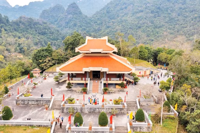 Đền thờ Chủ tịch Hồ Chí Minh trong Khu di tích quốc gia đặc biệt Pác Bó.