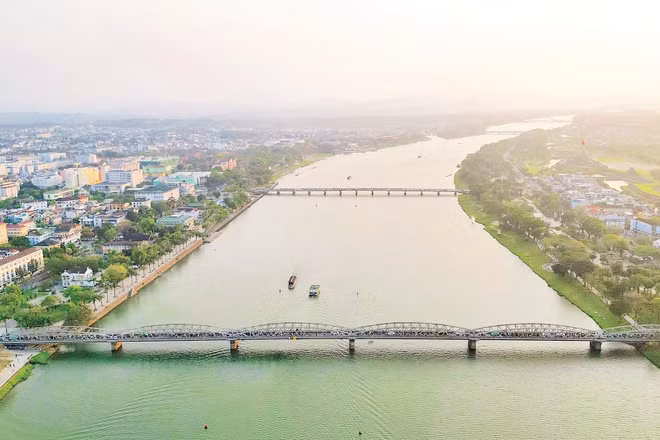 Một góc trung tâm thành phố Huế (Ảnh KIẾN GIANG)