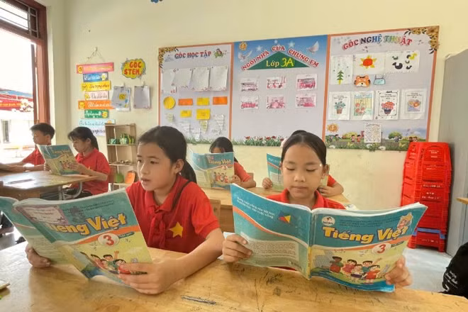 Học sinh Trường Tiểu học Lam Vỹ (tỉnh Thái Nguyên) trong giờ học.