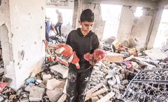 Hiện trường vụ không kích tại Gaza. (Ảnh ANADOLU AGENCY)
