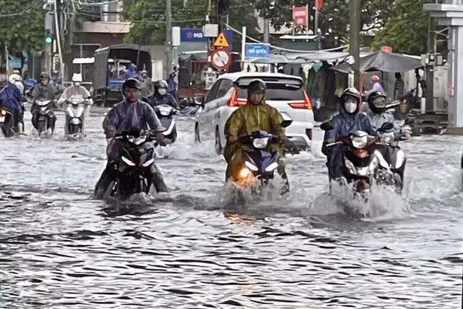Tình hình ngập lụt tại phường Tuy Hòa, tỉnh Đắk Lắk trong sáng 28/10.