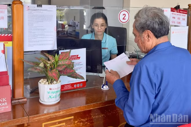 Tiền gửi dân cư vào hệ thống ngân hàng liên tục tăng kể từ năm ngoái đến nay.