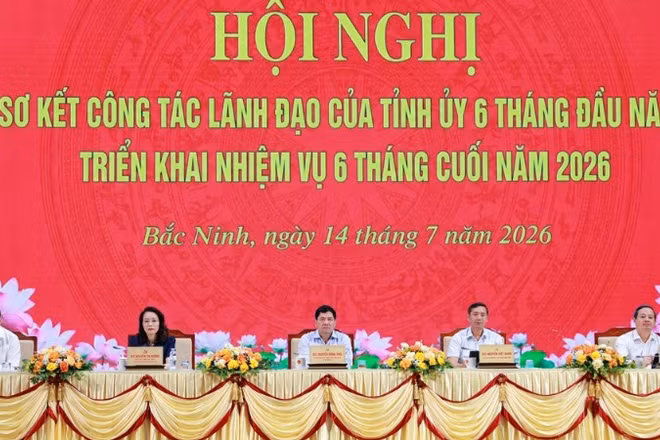 Các đồng chí chủ trì hội nghị.