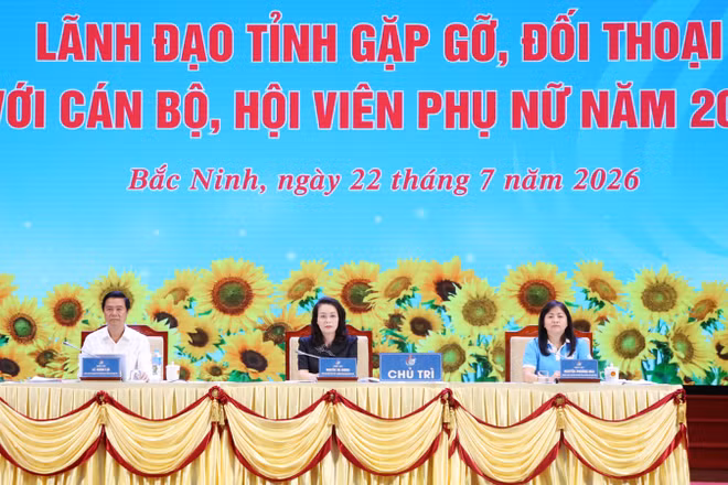 Các đồng chí chủ trì hội nghị.