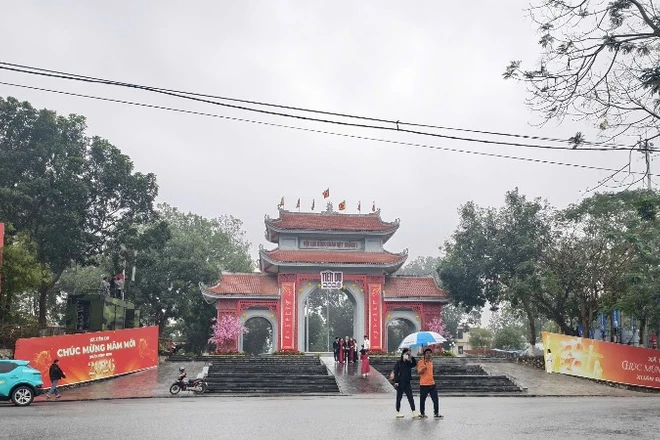 Dù chưa vào hội, nhưng nhiều du khách đã tới Hội Lim.