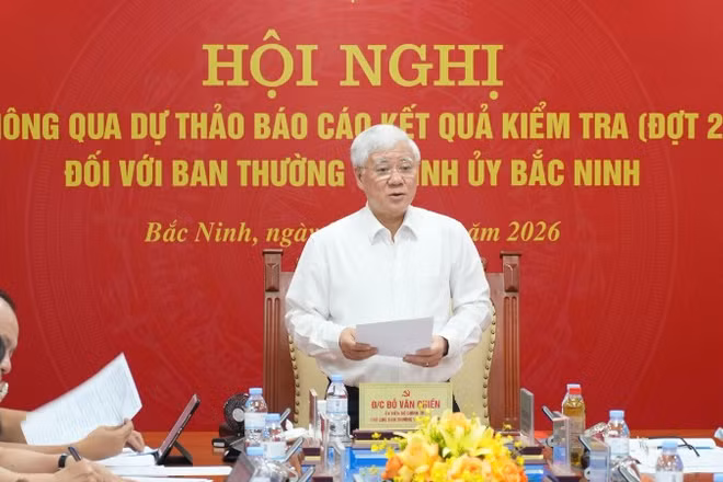 Đồng chí Đỗ Văn Chiến, Ủy viên Bộ Chính trị, Phó Chủ tịch Thường trực Quốc hội, Trưởng Đoàn kiểm tra, giám sát số 14 của Bộ Chính trị, Ban Bí thư chủ trì buổi làm việc tại Bắc Ninh.