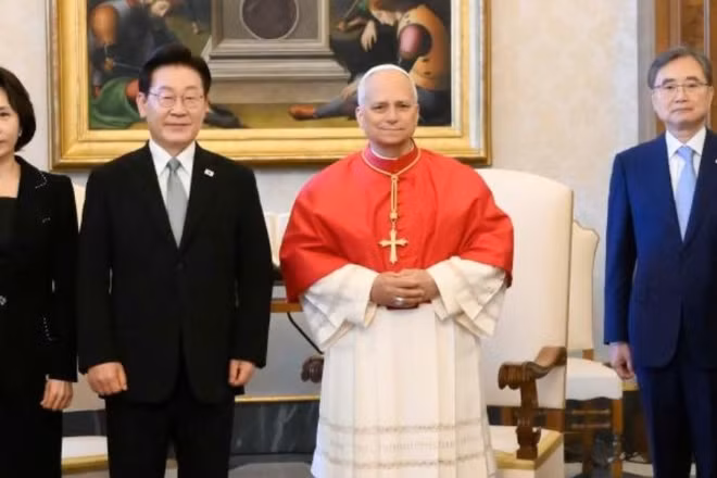 Giáo hoàng Leo XIV tiếp Tổng thống Hàn Quốc Lee Jae Myung. (Ảnh: Vatican News)