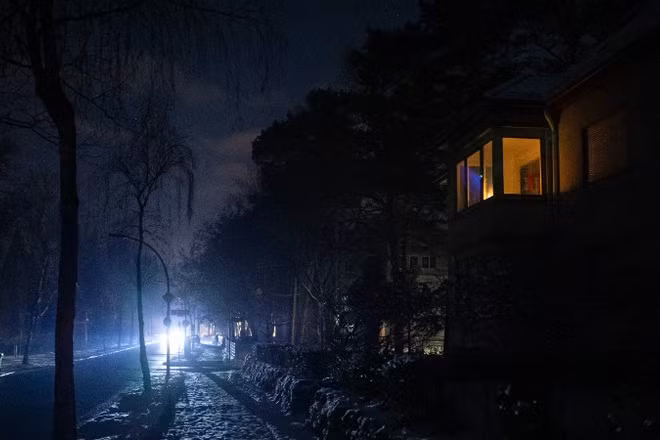 Mất điện trên diện rộng tại Berlin, Đức, sau vụ tấn công vào các đường dây điện. (Ảnh: THX/TTXVN)