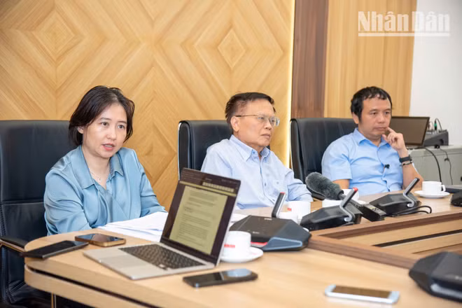 Các diễn giả tại buổi tọa đàm. (Ảnh: NGỌC DUY)