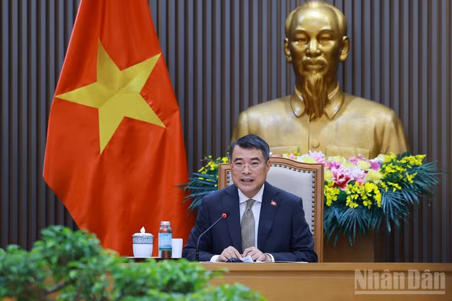 Thủ tướng Chính phủ Lê Minh Hưng điện đàm với Thủ tướng Canada Mark Carney. (Ảnh: Dương Giang)