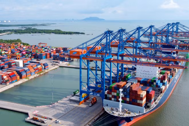 Khi hạ tầng cảng biển, logistics, công nghiệp và doanh nghiệp được kết nối đồng bộ sẽ tạo ra sức lan tỏa. Ảnh: Khiếu Minh