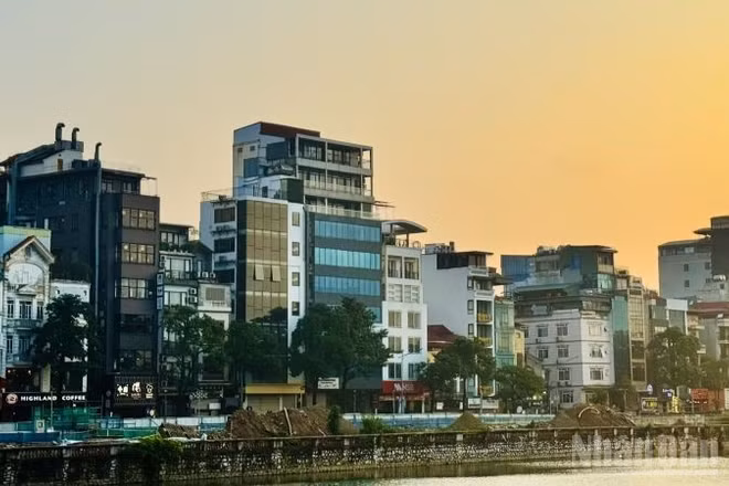 Khi các yếu tố vĩ mô dần ổn định, thị trường bất động sản sẽ tiếp tục duy trì vai trò là kênh tích lũy tài sản bền vững của người dân. (Ảnh: HNV)