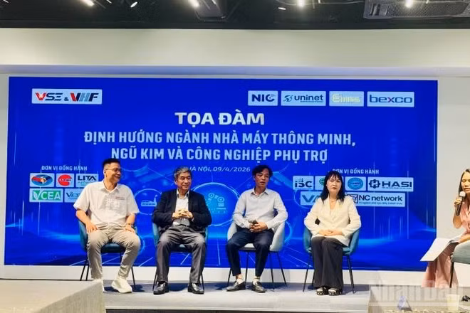 Các diễn giả trao đổi tại tọa đàm. (Ảnh: HNV)
