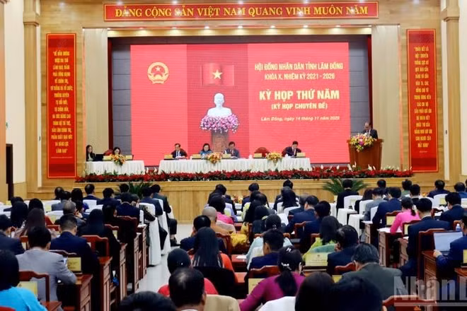 Quang cảnh kỳ họp.