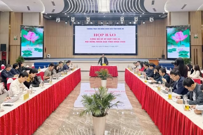 Quang cảnh buổi họp báo.