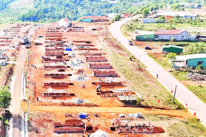 Điểm dân cư liền kề chốt dân quân biên giới xã Quảng Trực với quy mô 60 căn nhà và các công trình phụ trợ, dự kiến hoàn thành và đưa vào sử dụng trước ngày 30/4.