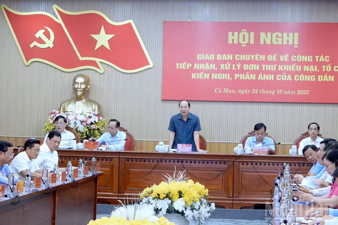 Hội nghị giao ban công tác tiếp nhận, xử lý đơn thư khiếu nại, tố cáo, phản ảnh, kiến nghị của công dân tại Cà Mau vào sáng 24/10.
