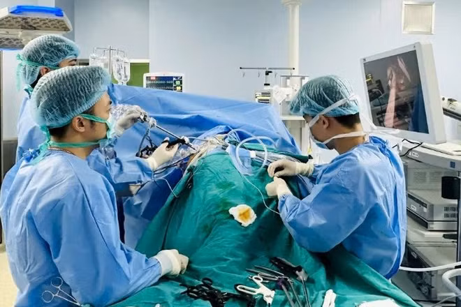 Ca mổ ghép thận tự thân tại Bệnh viện Trung ương Quân đội 108.