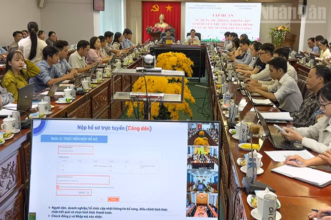 Quang cảnh buổi tập huấn. 