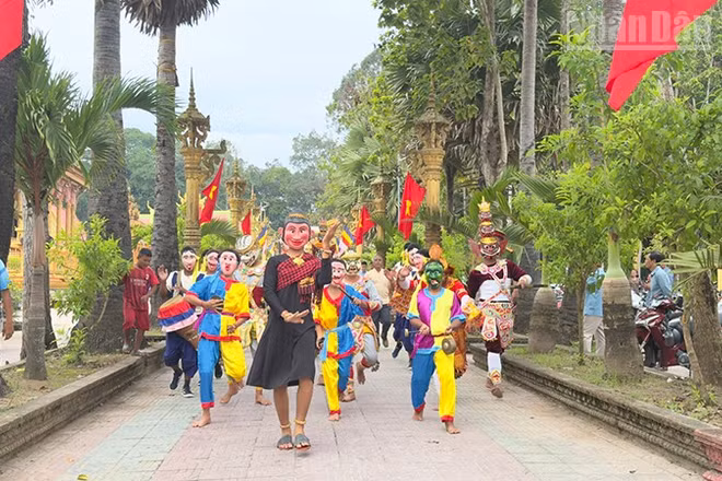Đồng bào dân tộc Khmer Vĩnh Long vui cùng lễ hội. 