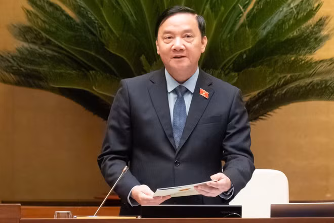 Phó Chủ tịch Quốc hội Nguyễn Khắc Định điều hành phiên họp ở hội trường sáng 9/4. (Ảnh: DUY LINH)