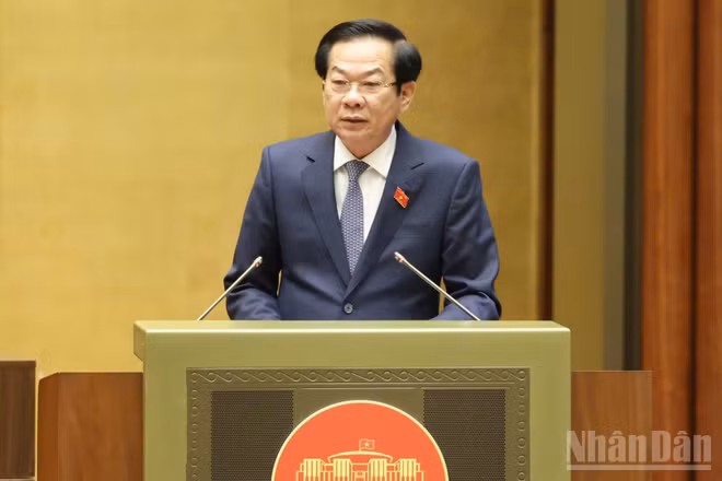 Bộ trưởng Nội vụ Đỗ Thanh Bình trình bày Tờ trình của Chính phủ về việc thành lập thành phố Đồng Nai trực thuộc Trung ương. (Ảnh: DUY LINH)