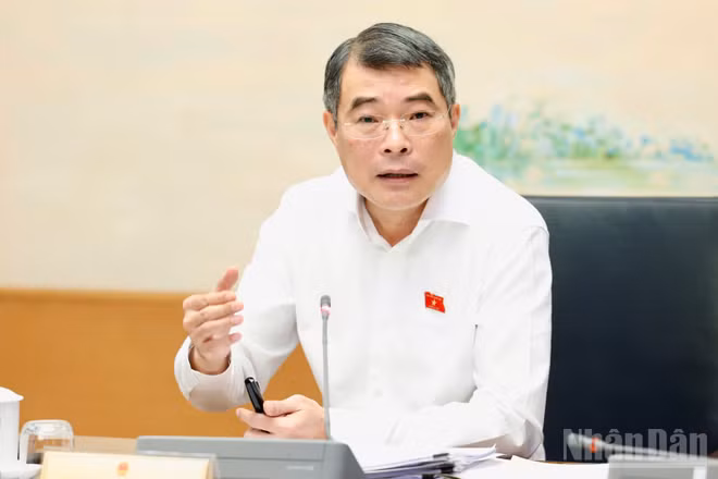 Thủ tướng Lê Minh Hưng phát biểu trong phiên thảo luận tại tổ chiều 21/4. (Ảnh: DUY LINH)