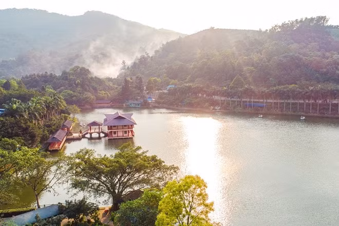 Vùng núi Ba Vì với thiên nhiên hoang sơ là thế mạnh phát triển du lịch xanh của Hà Nội.
