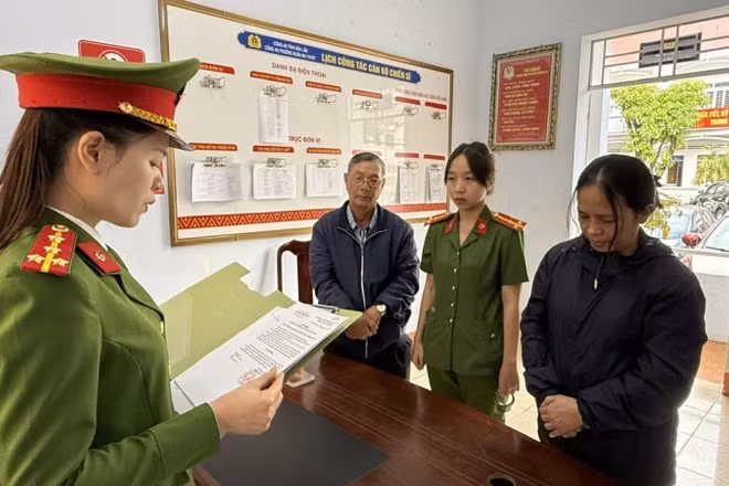 Cơ quan điều tra tống đạt các quyết định tố tụng đối với bị can Đoàn Uyên Thao. (Ảnh: CTV)