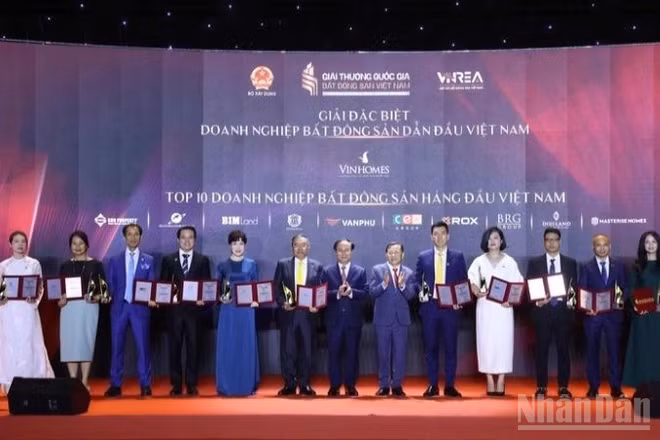 Vinh danh các doanh nghiệp, dự án và thương hiệu bất động sản tiêu biểu. (Ảnh: NGỌC DUY)