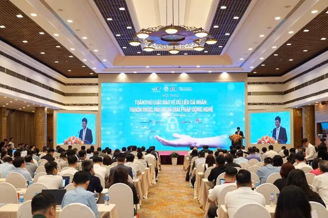 Toàn cảnh Hội thảo “Tuân thủ Luật Bảo vệ dữ liệu cá nhân: Thách thức, rủi ro và giải pháp công nghệ”.