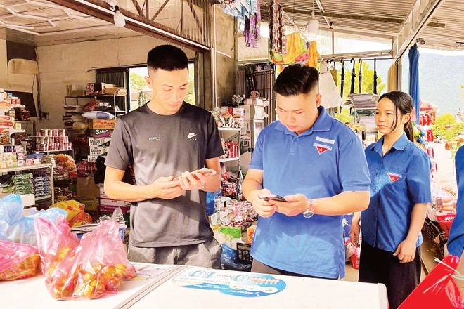 Thanh niên luôn là lực lượng nòng cốt tham gia thúc đẩy dịch vụ hành chính công đến với người dân.