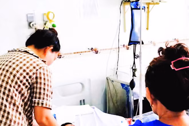 Bệnh nhi điều trị sốt xuất huyết tại Bệnh viện Nhi đồng thành phố Cần Thơ.