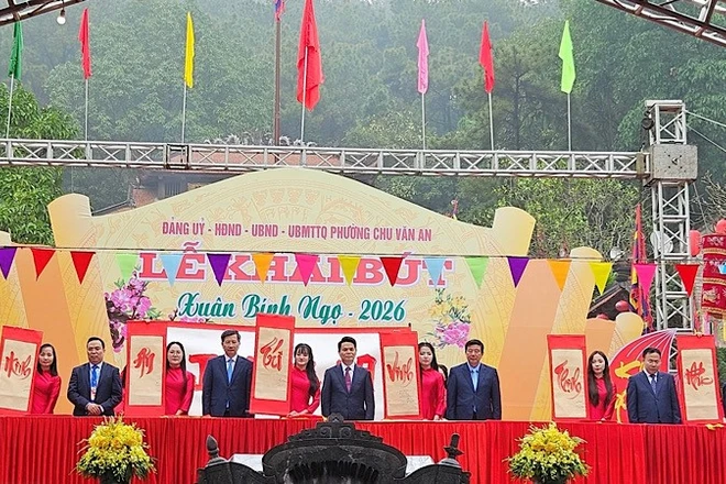 Lãnh đạo thành phố Hải Phòng khai bút đầu xuân tại đền thờ Chu Văn An.