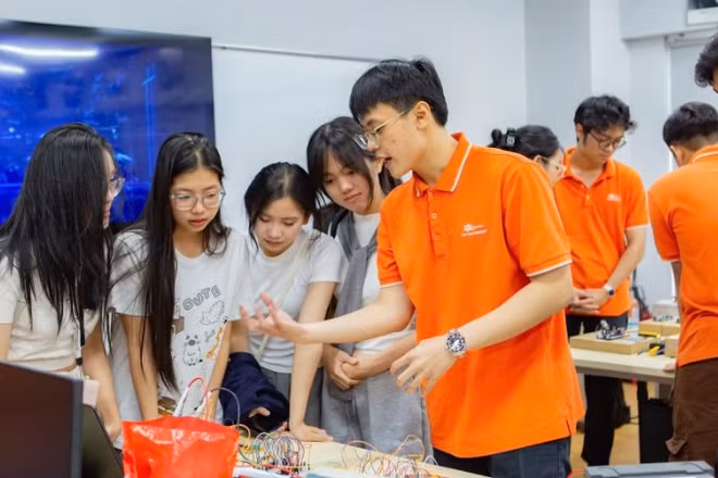 Học sinh trung học phổ thông tham gia sự kiện trải nghiệm FPTU Open Day.